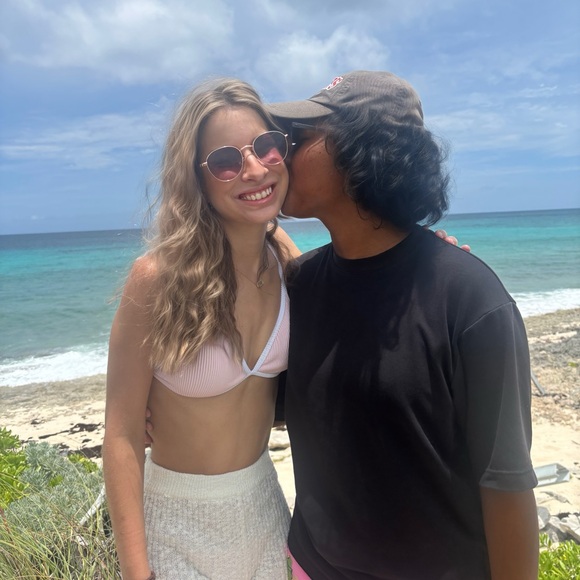 Meet your Posher, Lauren - Picture 4 of 9